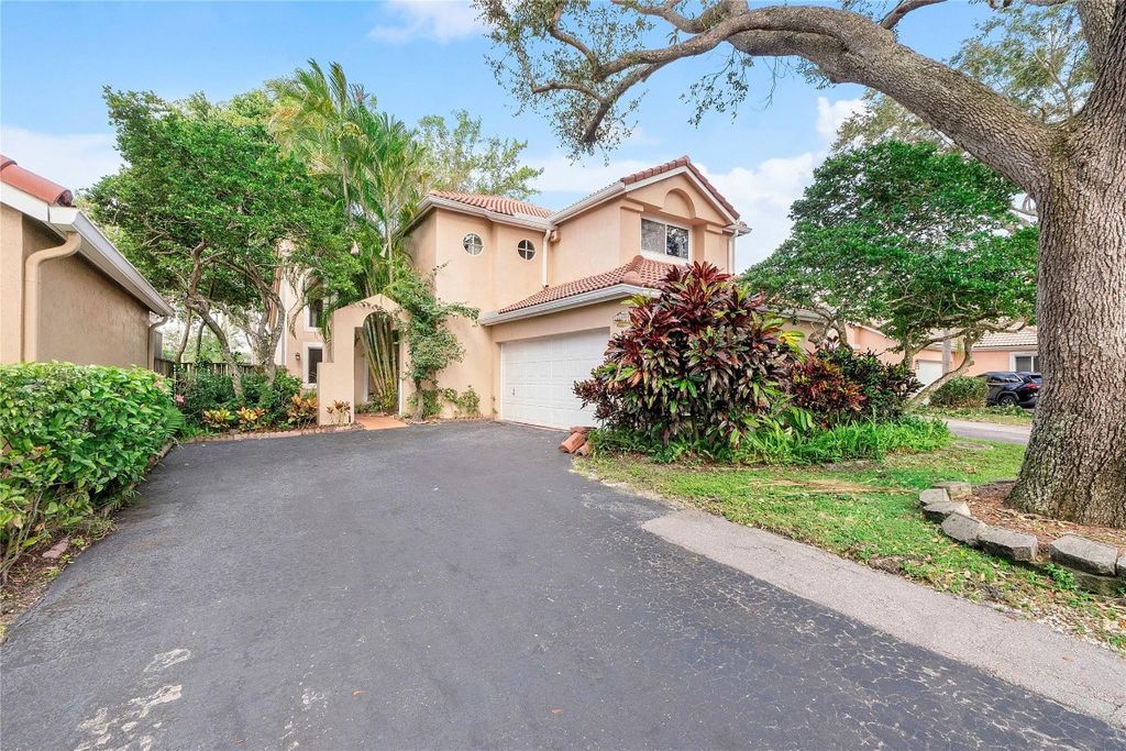 10019 NW 5th Street, Plantation, FL 33324