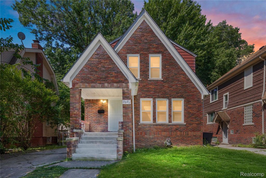 3921 Three Mile Drive, Detroit, MI 48224