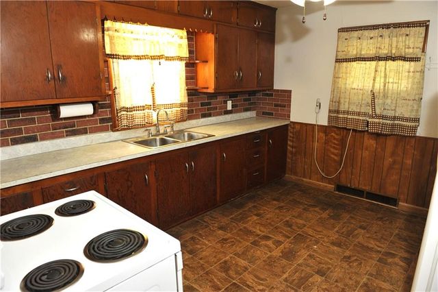 123 E Atkinson Avenue, Pittsburg, KS 66762