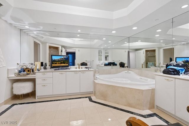 2747 Paradise Road 501, Las Vegas, NV 89109