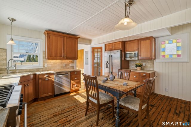 11 Tuxis Road, Madison, CT 06443