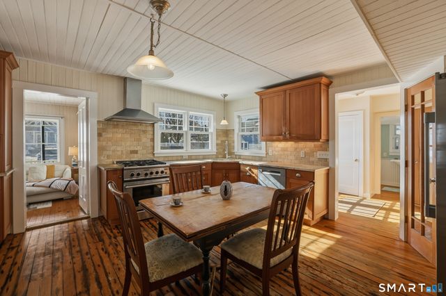 11 Tuxis Road, Madison, CT 06443