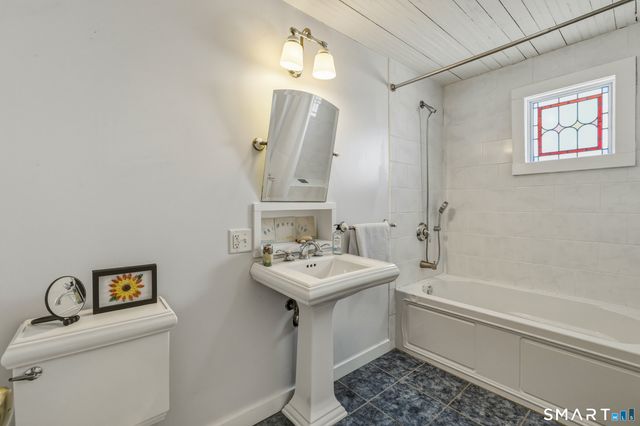 11 Tuxis Road, Madison, CT 06443