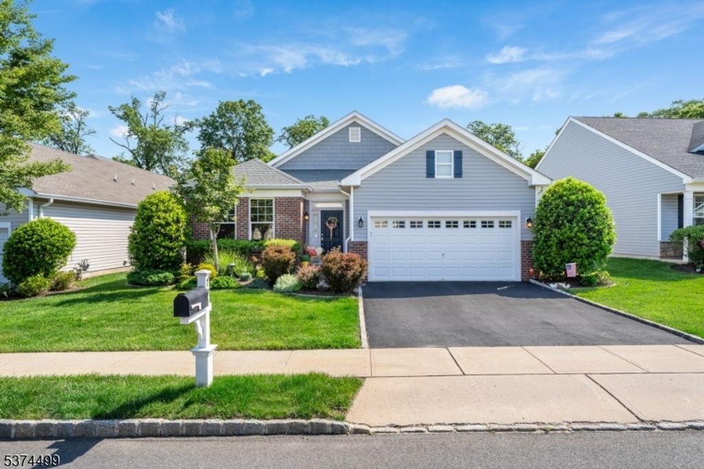 79 Schindler Ct, Franklin Twp., NJ 08873
