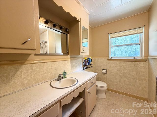 2985 Collettsville Road, Lenoir, NC 28645