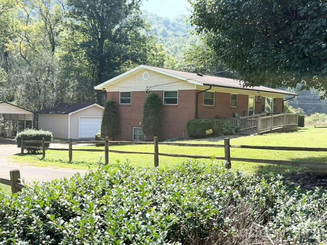 2985 Collettsville Road, Lenoir, NC 28645