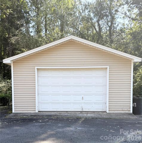 2985 Collettsville Road, Lenoir, NC 28645