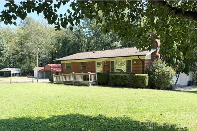 2985 Collettsville Road, Lenoir, NC 28645