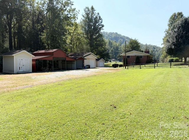 2985 Collettsville Road, Lenoir, NC 28645