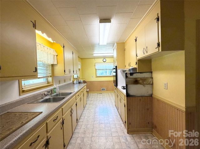 2985 Collettsville Road, Lenoir, NC 28645