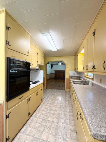 2985 Collettsville Road, Lenoir, NC 28645