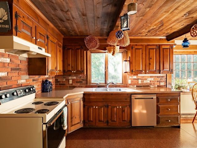160 Tremont St, Duxbury, MA 02332