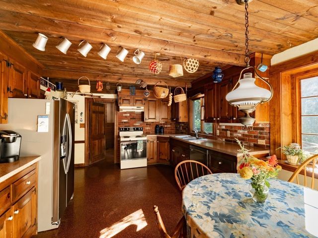 160 Tremont St, Duxbury, MA 02332