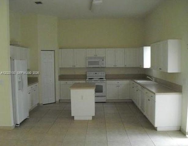 1423 NE 40th Rd 1423, Homestead, FL 33033