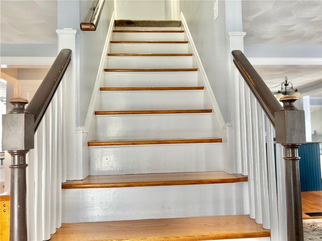 33 Rose Hill Drive, Cranston, RI 02920