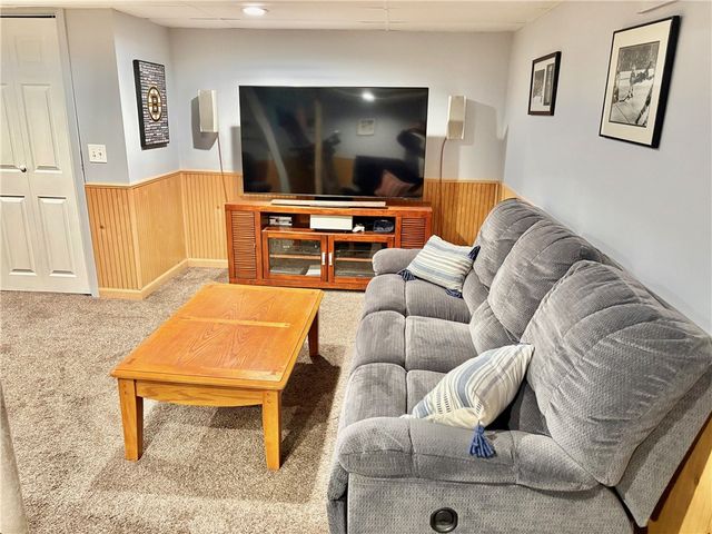 33 Rose Hill Drive, Cranston, RI 02920