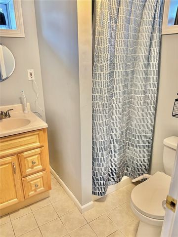 33 Rose Hill Drive, Cranston, RI 02920