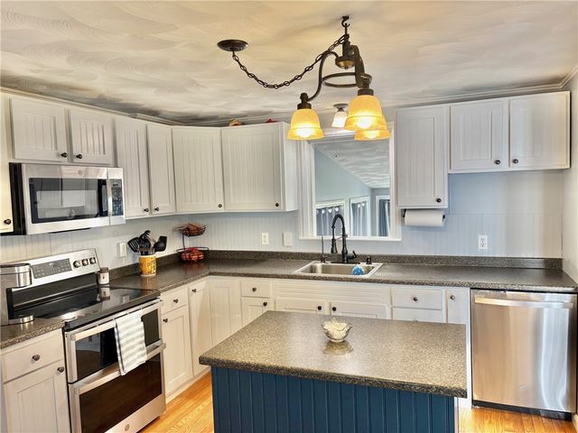 33 Rose Hill Drive, Cranston, RI 02920