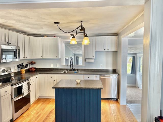 33 Rose Hill Drive, Cranston, RI 02920