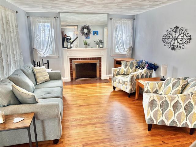 33 Rose Hill Drive, Cranston, RI 02920