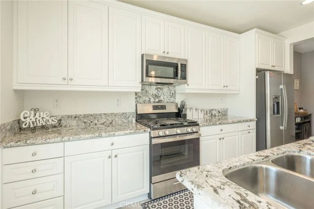 14335 Plymouth Street, Hesperia, CA 92344