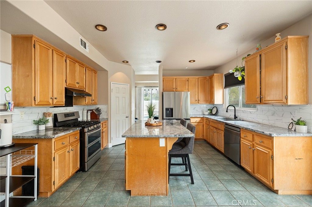 Image 10 of property listing at 23926 Button Bush Court, Murrieta, CA 92562