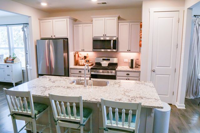 121 Summer Tanager Drive, Ravenel, SC 29470