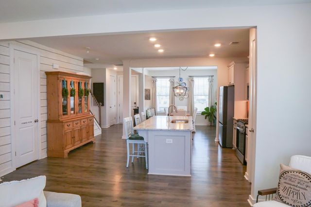 121 Summer Tanager Drive, Ravenel, SC 29470