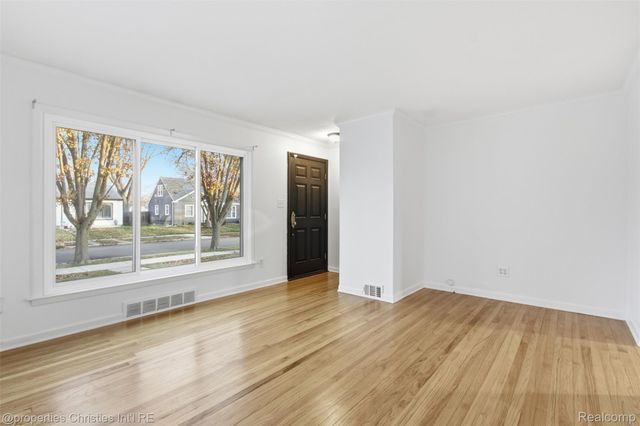 1212 S Amelia Avenue, Royal Oak, MI 48073