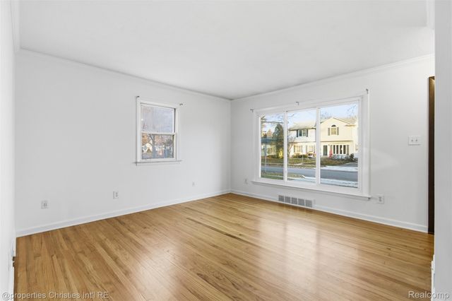 1212 S Amelia Avenue, Royal Oak, MI 48073