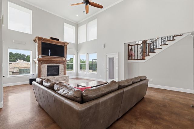 89 Thornwood Lane, Van Alstyne, TX 75495