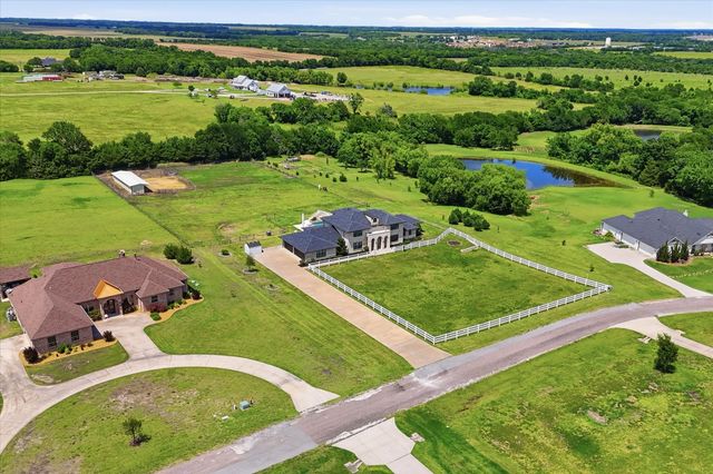 89 Thornwood Lane, Van Alstyne, TX 75495