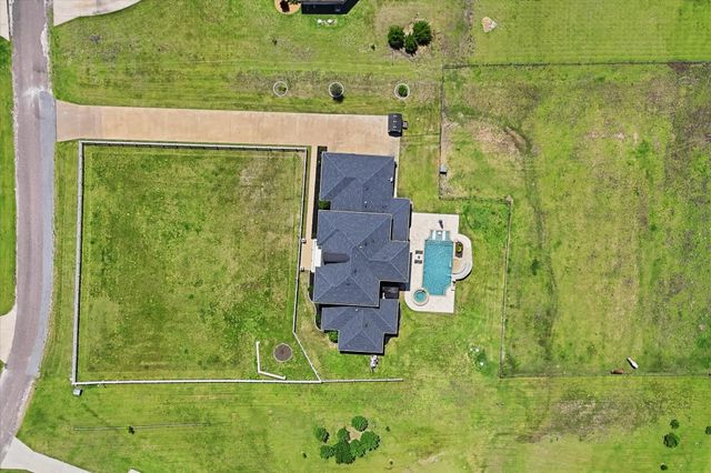 89 Thornwood Lane, Van Alstyne, TX 75495