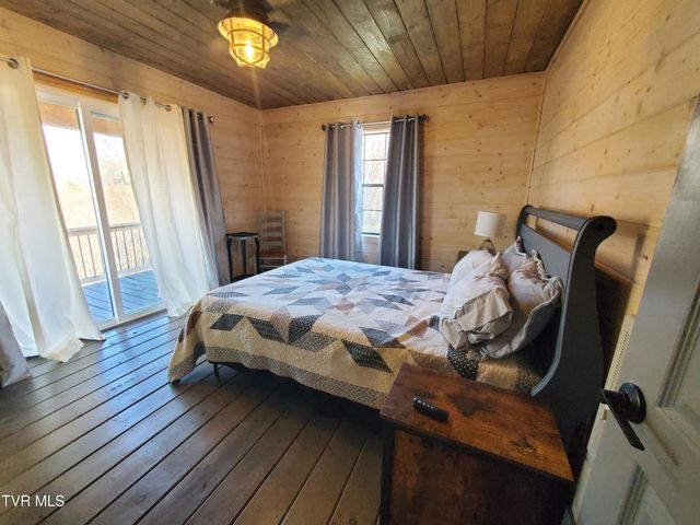 108 Roan View Road, Roan Mountain, TN 37687