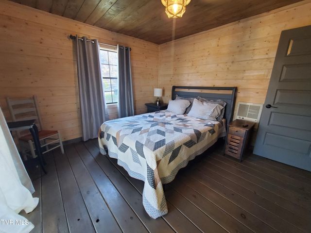 108 Roan View Road, Roan Mountain, TN 37687