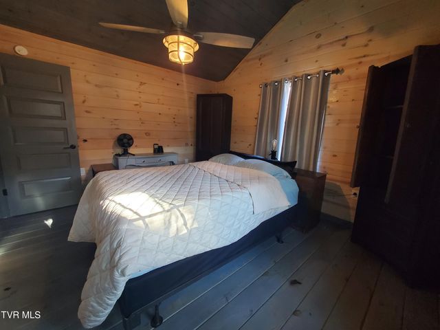 108 Roan View Road, Roan Mountain, TN 37687