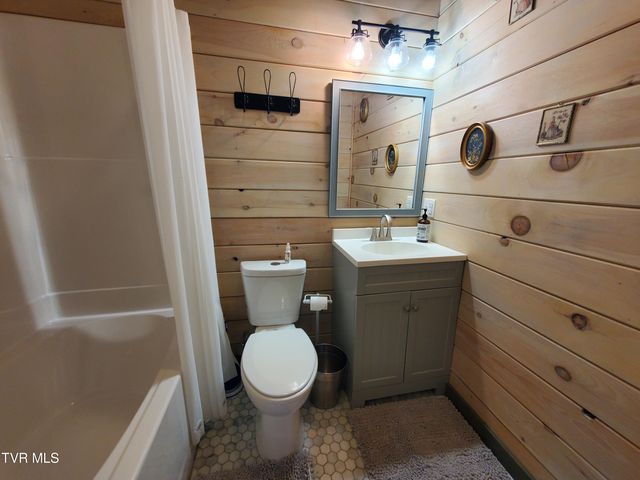 108 Roan View Road, Roan Mountain, TN 37687