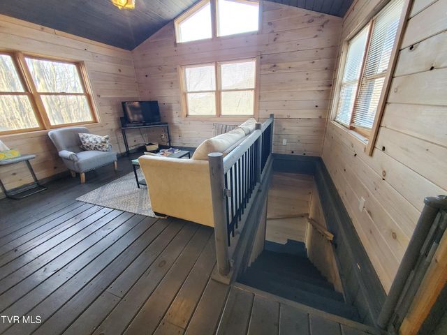 108 Roan View Road, Roan Mountain, TN 37687