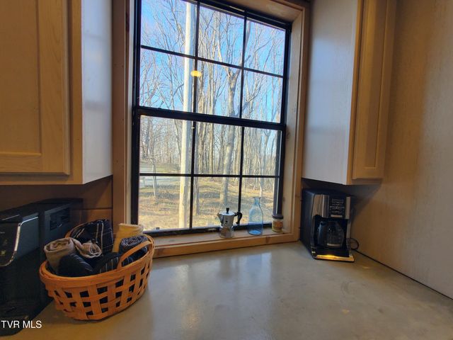 108 Roan View Road, Roan Mountain, TN 37687