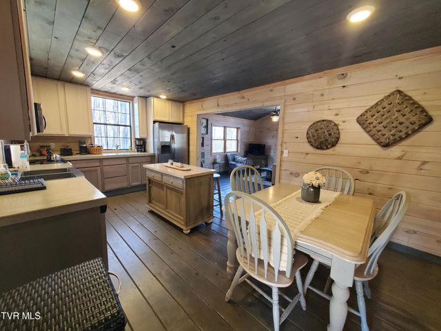 108 Roan View Road, Roan Mountain, TN 37687