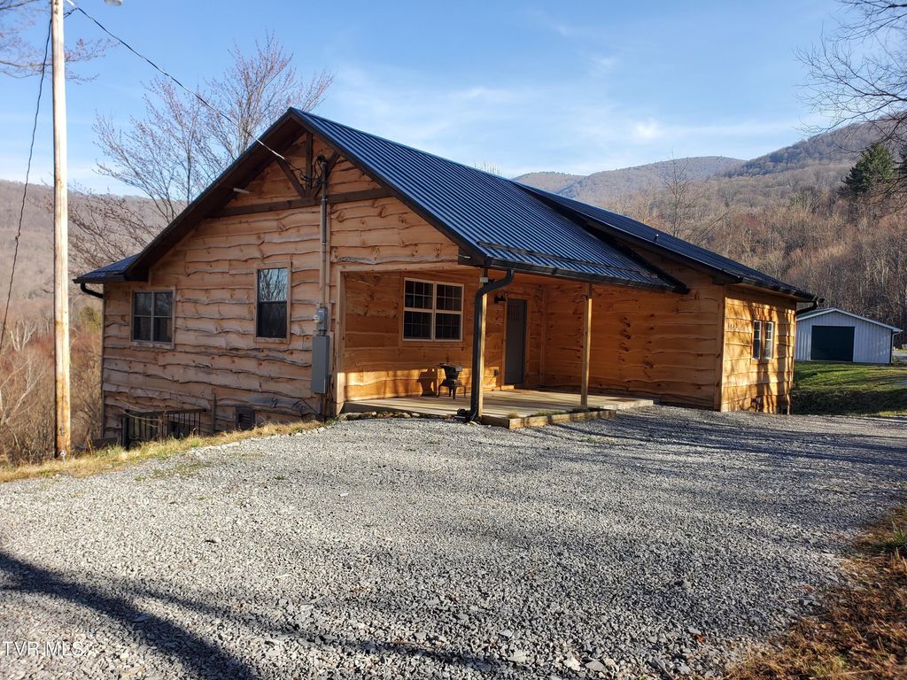 108 Roan View Road, Roan Mountain, TN 37687