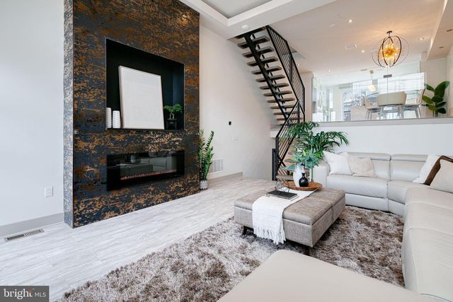 429 SALMON ST, Philadelphia, PA 19125