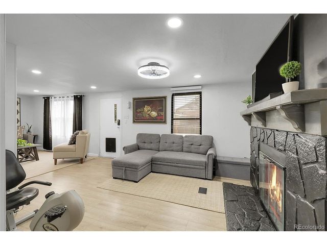 371 S Main St, Byers, CO 80103