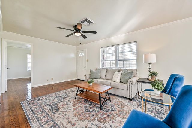 1029 62nd - Upstairs Unit Street 2, Galveston, TX 77551