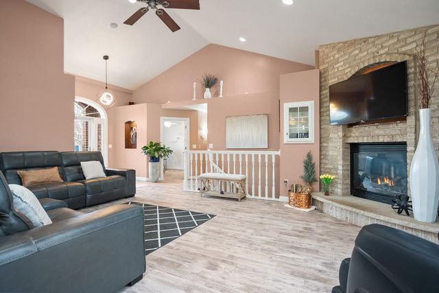 702 MARCKS COURT, Luxemburg, WI 54217
