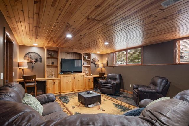 702 MARCKS COURT, Luxemburg, WI 54217
