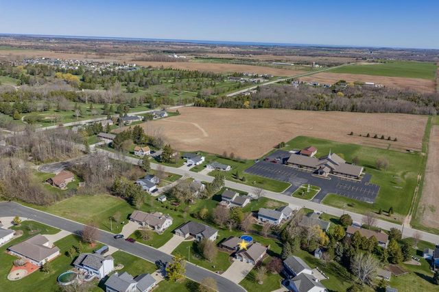 702 MARCKS COURT, Luxemburg, WI 54217