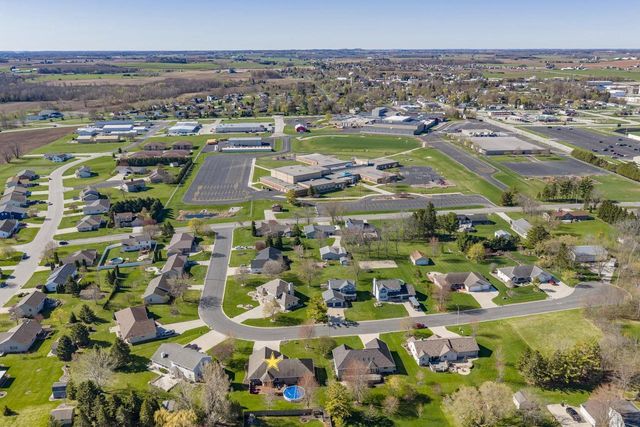 702 MARCKS COURT, Luxemburg, WI 54217