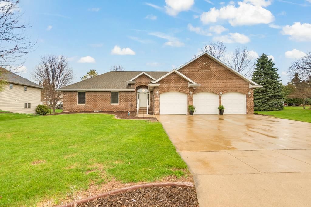 702 MARCKS COURT, Luxemburg, WI 54217