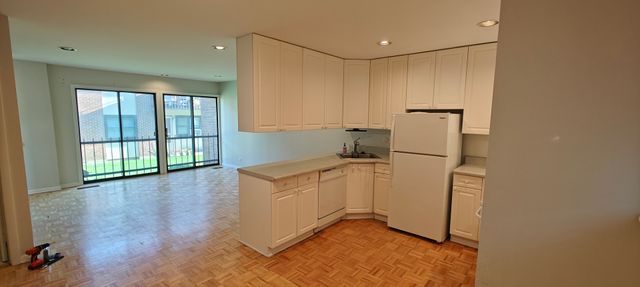 1978 Green Bay Road, Highland Park, IL 60035